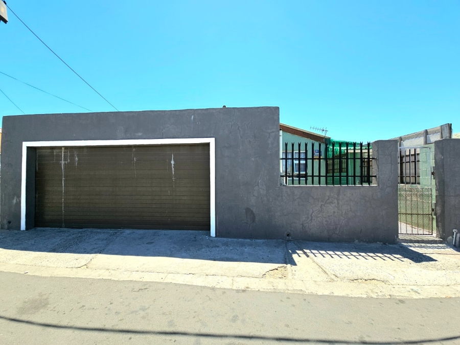 3 Bedroom Property for Sale in Roosendal Western Cape